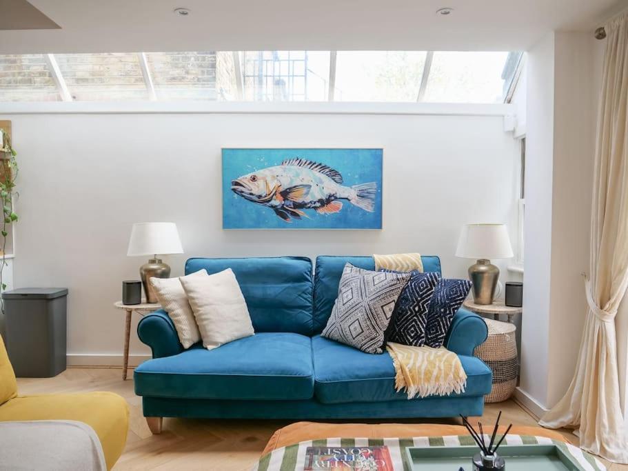 Apartment Stylish Sanctuary With Garden Oasis *