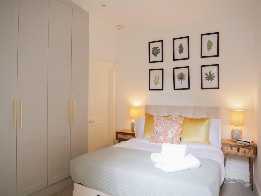 Stylish Sanctuary With Garden Oasis * London