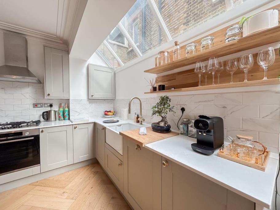 Stylish Sanctuary With Garden Oasis Apartment *