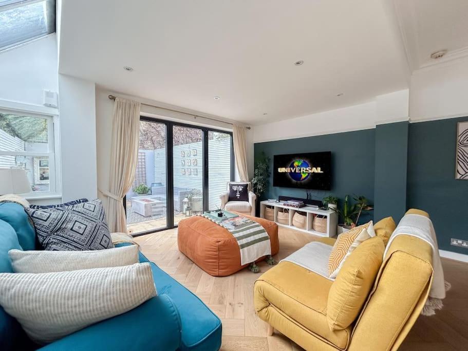 Apartment Stylish Sanctuary With Garden Oasis *