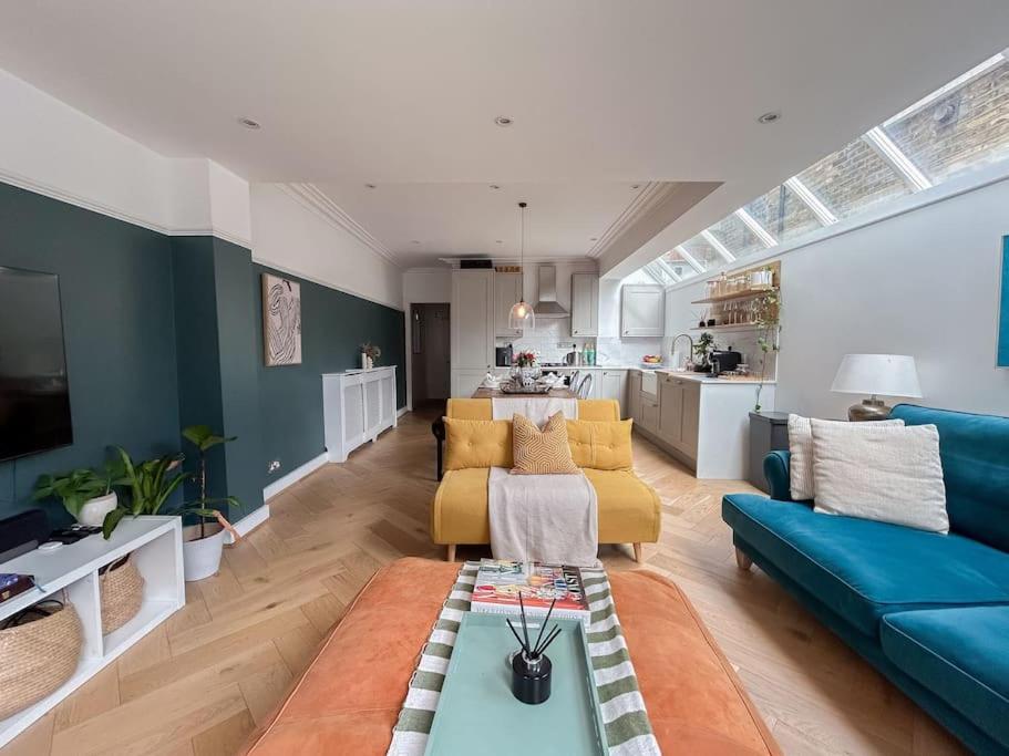 Stylish Sanctuary With Garden Oasis Apartment