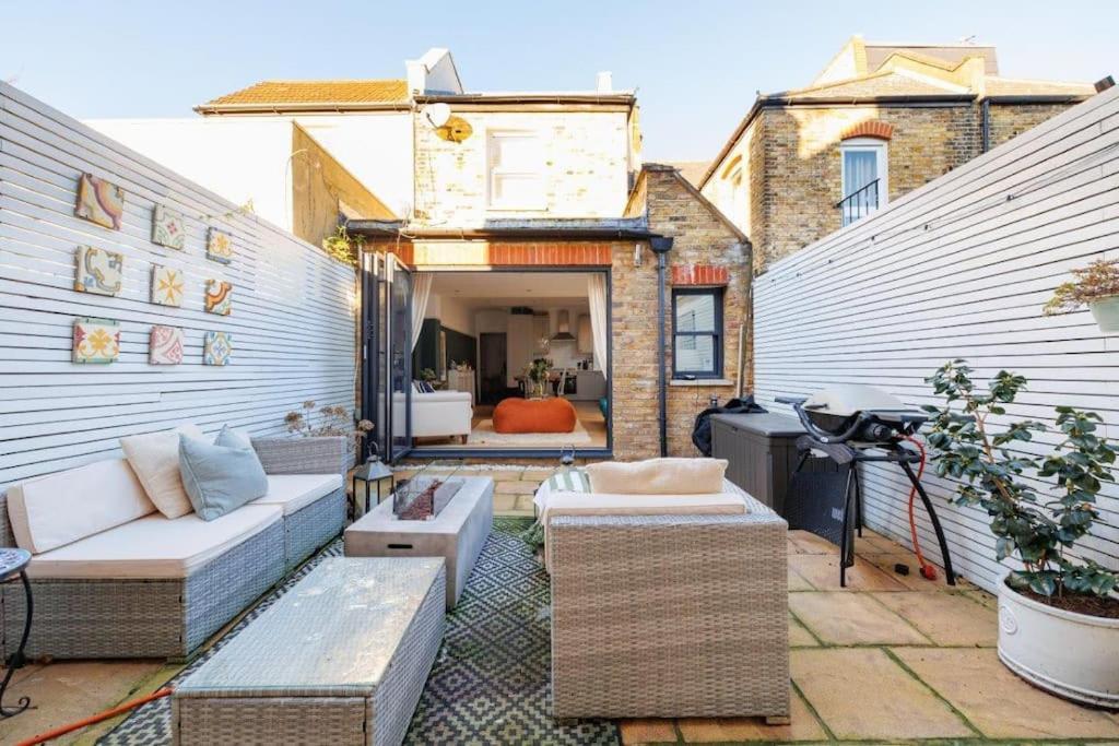 Stylish Sanctuary With Garden Oasis * London