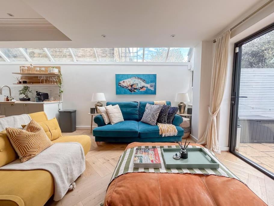 Stylish Sanctuary With Garden Oasis * London